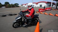 Honda sendiri juga membuat kapasitas tangki BBM BeAT generasi terbaru ini lebih besar sebelumnya 3,7 liter menjadi 4,2 liter. Untuk kapasitas penyimpanan bagasi sendiri Honda mengklaim mampu menampung hingga 12 liter.