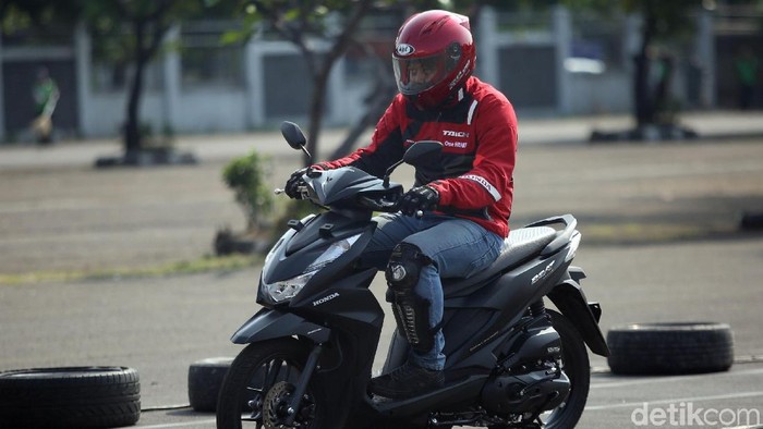 PT Astra Honda Motor keluarkan amunisi baru di awal tahun 2020. Ada beberapa penyegaran di Honda BeAT baru ini. Penasaran impresi pertama saat jajal motor ini?