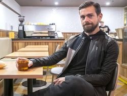 Jenggot Lebat Pendiri Twitter Bikin Kaget