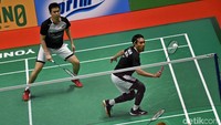 Mohammad Ahsan/Hendra Setiawan lolos setelah mengalahkan Lu Ching Yao/Yang Po Han. The Daddies menang dengan skor 21-19, 22-20. Antara Foto/Aditya Pradana Putra.
