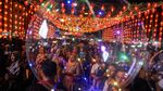 Ribuan Lampion Hiasi Pasar Gede Menjelang Tahun Baru Imlek