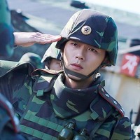 Hyun Bin menduduki posisi pertama daftar survei terbaru 28 aktor Korea paling tampan sepanjang masa. Survei yang berakhir pada 30 Juni 2020 itu menempatkan bintang drama Korea Crash Landing On You tersebut di urutan teratas mengalahkan aktor-aktor tampan lainnya di posisi 10 besar seperti Park Seo Joon, Song Joong Ki, Ji Chang Wook dan Lee Min Ho. Foto: Dok. tvN