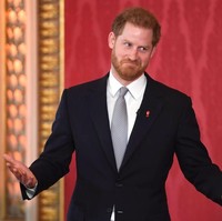 Pangeran Harry dan Meghan Markle kembali eksis di hadapan publik setelah mengumumkan mundur dari keanggotaan senior keluarga Kerajaan Inggris. Namun, mereka kali ini tampil secara terpisah di dua negara berbeda. (Foto: Jeremy Selwyn - WPA Pool/Getty Images)