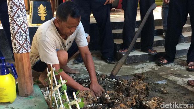 Yang Masih Misteri Soal Makam di Kontrakan 'Raja' Agung Sejagat