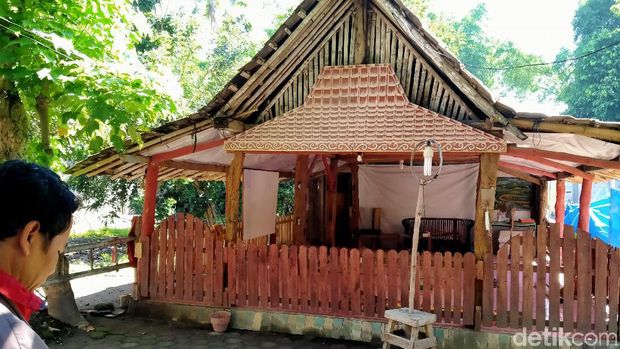 Rumah Wreda Menteri Keraton Agung Sejagat Sri Agung di Klaten