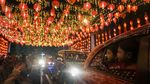 Ribuan Lampion Hiasi Pasar Gede Menjelang Tahun Baru Imlek