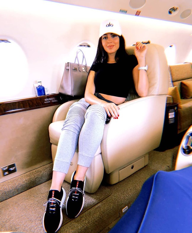 Sejumlah brand ternama bekerjasama dengan Georgina Rodriguez dalam mempromosikan produk mereka di media sosial. Brand-brand yang sering ditag oleh wanita 25 tahun itu di antaranya, Fashion Nova, Alo Yoga, Shein, Prettylittlething dan Sesderma. Foto: Instagram @ georginagio