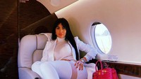 Lewat akun Instagram pribadinya, Georgina Rodriguez pun kerap memposting foto-foto dengan jet pribadi kekasihnya itu (Instagram/georginagio)