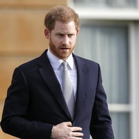 Pangeran Harry muncul di Istanan Buckingham, London, Inggris, Kamis (16/1/2020). Adik Pangeran William ini menghadiri acara yang digelar  Rugby League World Cup 2021. (Foto: AP Photo/Kirsty Wigglesworth)