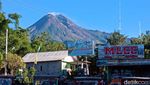 Penampakan Gunung Merapi yang Mempesona Siang Ini