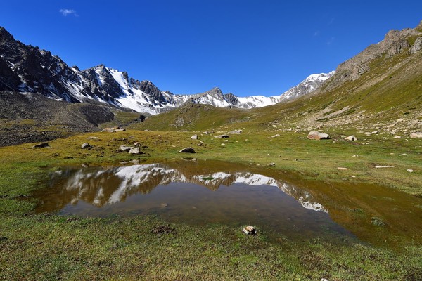 Bukan cuma keindahan arsitektur kuno, alam Uzbekistan pun begitu cantik. Ada pegunungan hingga padang pasir yang disuguhkan kepada wisatawan yang mau menjelajahi Uzbekistan. (iStock) Bukan cuma keindahan arsitektur kuno, alam Uzbekistan pun begitu cantik. Ada pegunungan hingga padang pasir yang disuguhkan kepada wisatawan yang mau menjelajahi Uzbekistan. (iStock)