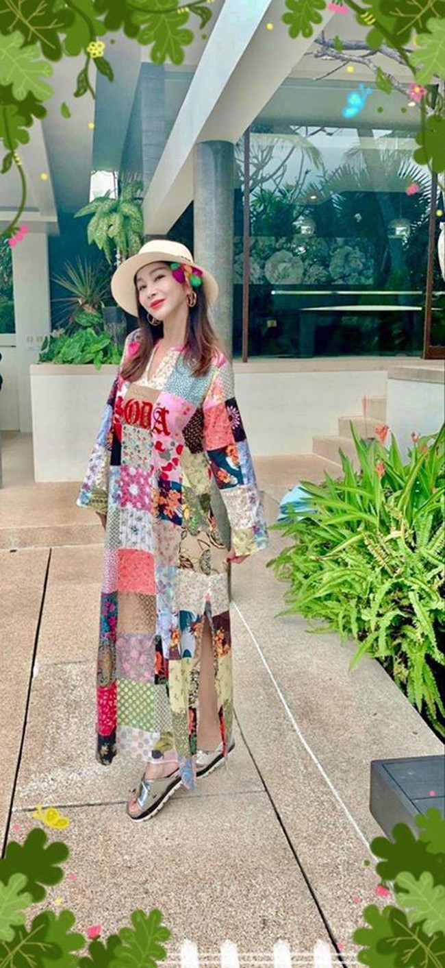 Chen Meifen mendapat sebutan Tante Tercantik dari Taiwan ketika berusia 36 tahun oleh seorang presenter televisi paling terkenal di sana. Sebelumnya, ia memulai karier dengan mengikuti Knitwear Beauty Queen. Foto: Facebook Chen Meifen