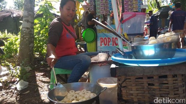 Berkat Keraton Agung Sejagat, Para Pedagang Senyum Semringah
