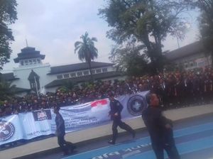 Jejak Sunda Empire: Upacara di Isola-Kumpul Depan Gedung Sate