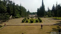 Pihak Universitas Pendidikan Indonesia (UPI) membenarkan kegiatan Sunda Empire digelar di kawasan kampusnya. Beberapa fasilitas kampus digunakan oleh kelompok tersebut.