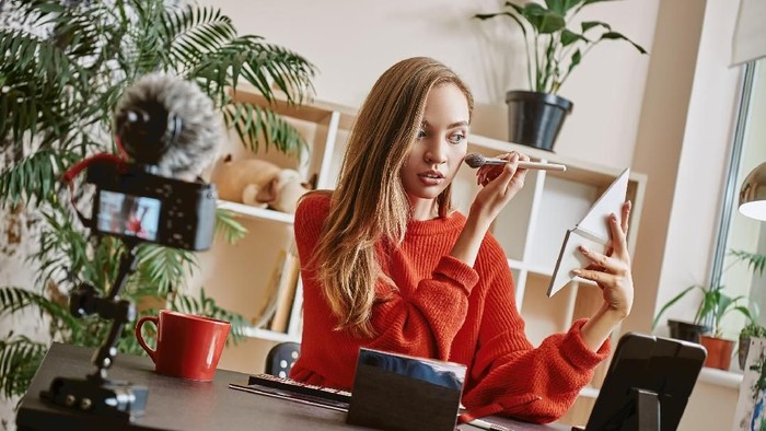 10 Urutan Makeup Lengkap yang Benar, Cocok untuk Pemula