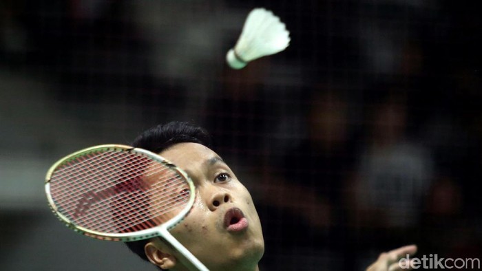 Tunggal putra Indonesia Anthony Sinisuka Ginting melaju ke semifinal Indonesia Masters 2020. Ia lolos usai kalahkan wakil China Huang Yu Xiang 21-11 dan 21-14.