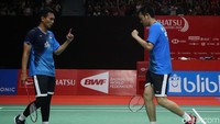 Hendra/Ahsan menang dengan skor 9-21, 21-15, dan 21-19.
