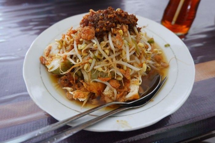 Ayo Rek! Jajan Lontong Balap Surabaya yang Enak di Sini