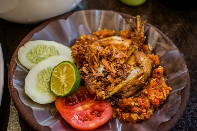 Paling Ngangenin di BINUS, Ini 5 Ayam Geprek dan Penyet yang Enak Murah