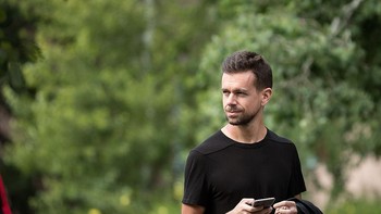 Dorsey adalah salah satu pria paling berkuasa di jagat teknologi sebagai CEO Twitter dan juga pemilik platform pembayaran Square. Kekayaannya diestimasi Forbes USD 10 miliar. Foto: Istimewa