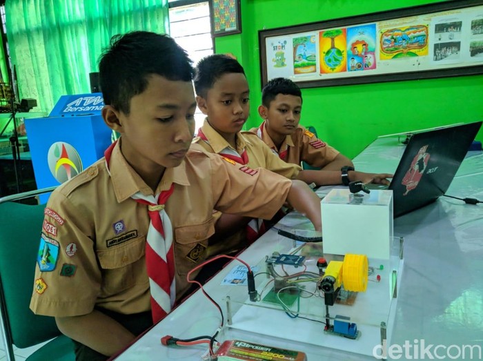 3 Pelajar Ini Bikin Inovasi Pengaman Sepeda Motor Pakai e-KTP