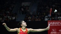 Di gim pertama, Carolina Marin mengalahkan An Se Young dengan skor 21-17.