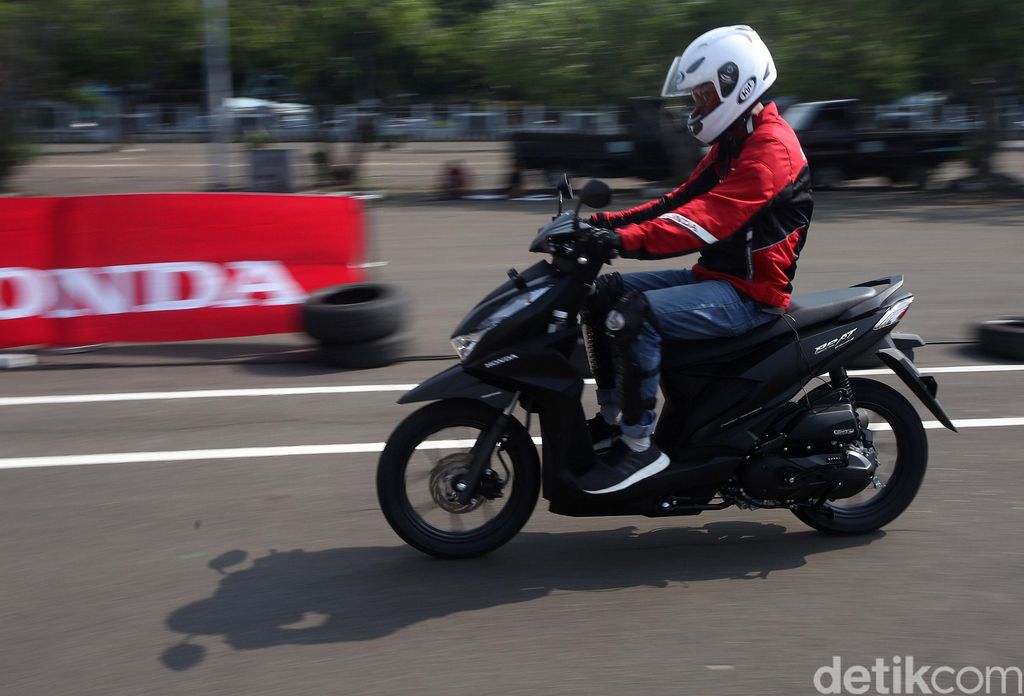 PT Astra Honda Motor keluarkan amunisi baru di awal tahun 2020. Ada beberapa penyegaran di Honda BeAT baru ini. Penasaran impresi pertama saat jajal motor ini?
