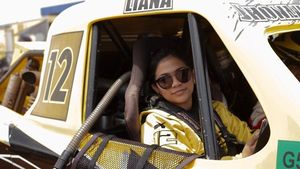 Momen Seru Liana Jhonlin, Crazy Rich Kalsel Saat Makan Enak