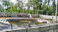 Konstruksi sendang ini mirip seperti kolam renang. Panjangnya sekitar 10 meter dan lebar sekitar 4 meter dengan berbentuk elips membujur utara dan selatan. 