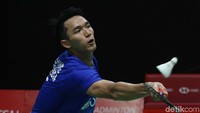 Jojo sempat bangkit di gim kedua dengan menang telak 21-10.