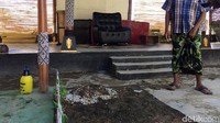 Camat Godean, Sarjono, menyebut janin itu diduga berusia tiga bulan di kandungan. Dia menyebut janin itu merupakan buah cinta Toto dan Fanni. Sarjono pun mengaku tidak mengetahui keberadaan makam tersebut. Dia justru baru tahu setelah mendapat laporan dari masyarakat.