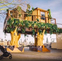 Rumah pohon yang terinspirasi dari rumah pohon Lion Sands Game Reserve di Afrika Selatan ini terletak di tengah kota London. Dilengkapi balkon pribadi, rumah pohon ini memungkinkan para pengunjungnya untuk melihat indahnya pemandangan Thames dan St. Paul. Foto: dok. designboom/virgin holidays