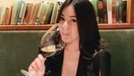 Potret Makan Asyik Elvia Cerolline yang Pura-pura Dilamar Billy Syahputra