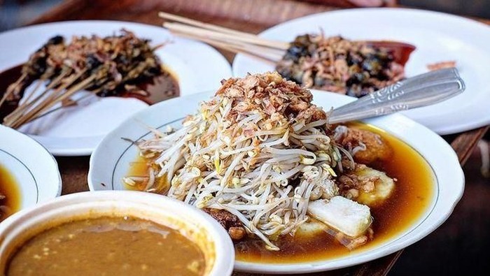Lontong balap enak di Surabaya