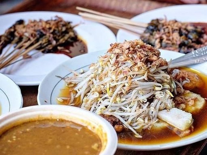 Lontong balap enak di Surabaya