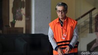 Wempy Triyono diperiksa sebagai tersangka dalam perkara dugaan suap pengaturan proyek ke Bupati nonaktif Indramayu, Supendi. 
