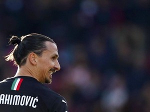 Serahkan Nomor 9 Milan ke Ibrahimovic dan Kutukan Akan Berakhir