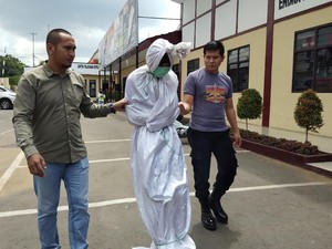 Deretan Aksi Prank Pocong Berujung Ditangkap Gegara Bikin Warga Jantungan