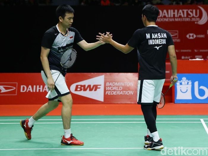 Hendra/Ahsan Susul Greysia/Apriyani dan Ginting ke Final Laga derby Indonesia di babak semifinal antara Hendra/Ahsan dan Fajar/Rian berlangsung sengit. Tiket final akhirnya dikantongi Hendra/Ahsan.