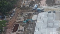 Kawasan lapangan silang Merdeka Selatan tampak gersang setelah ratusan pohon ditebang.