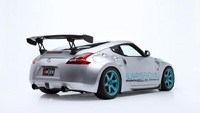 Pada film Fast Five, Nissan 370Z ini juga dibuat agar terlihat seperti memiliki turbo kit. Ditempeli intercooler palsu di balik bumpernya dan botol NOS di belakang jok. Foto: Barrett-Jackson Scottsdale