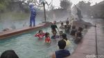 Foto: Tempat Wisata Air Panas Paling Diburu di Garut