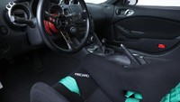 Pada interiornya, tampilan mobil di film tetap dipertahankan seperti setir yang dapat dilepas. Namun, mobil yang dilelang memiliki kursi balap berbeda untuk sisi pengemudi. Foto: Barrett-Jackson Scottsdale