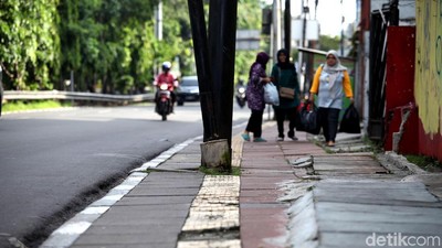 Lagi-lagi Guiding Block Nabrak Tiang