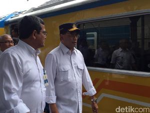 Naik Kereta Inspeksi, Menhub Tinjau Jalur KA Rangkasbitung-Lebak