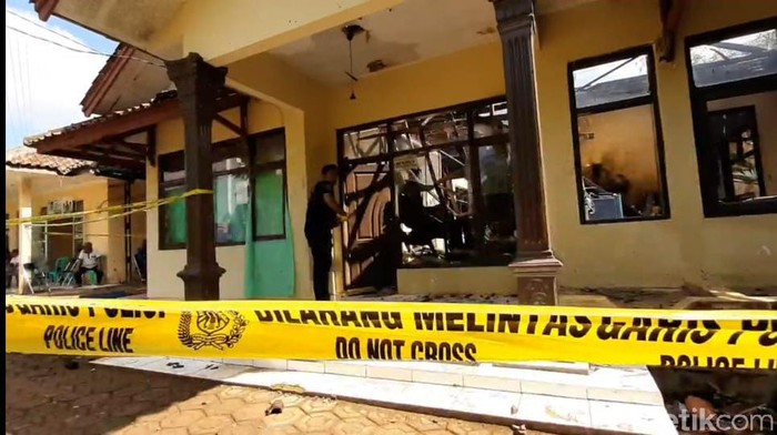 Kantor Desa Naglasari, di Kabupaten Tasikmalaya hangus terbakar