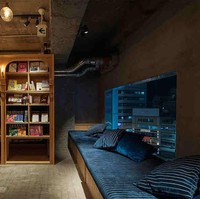 Hotel unik yang bertema perpustakaan ini bisa dijadikan rekomendasi bagi kamu yang ingin bepergian dan tinggal di tempat yang tidak biasa. Khususnya bagi kamu yang gemar membaca pastinya akan betah berlama-lama di hotel ini karena hotel ini menyediakan 1.700 buku yang bisa kamu baca hingga kamu tertidur. Foto: dok. bookandbedtokyo.com