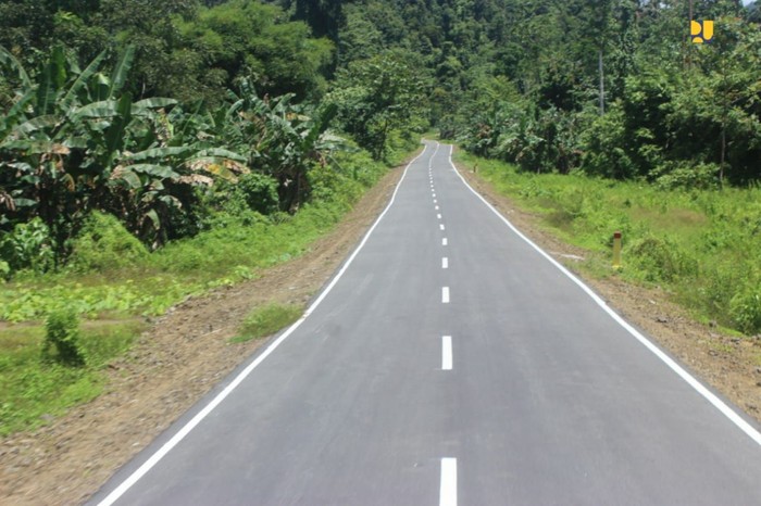 Kementerian PUPR secara bertahap menyelesaikan pembangunan jalan lingkar Raja Ampat sepanjang 342 kilometer (km).