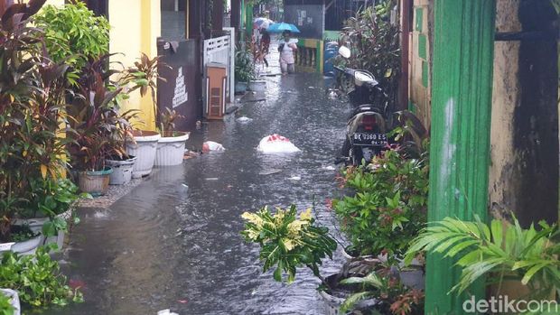 Jakarta Diguyur Hujan Deras Pagi Ini, Sejumlah Titik Tergenang Banjir